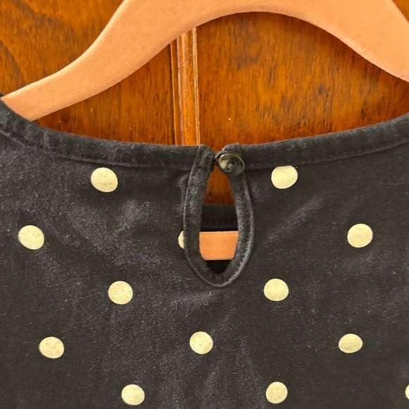 GAP Girlโs Sz 3T Long Sleeve Navy Polka Dot Tee w Front Pockets, GUC - Picture 7 of 8